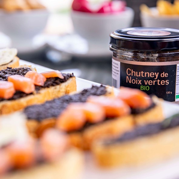 Recette de Toasts au Chutney de Noix vertes Recette de Toasts au Chutney de Noix vertes